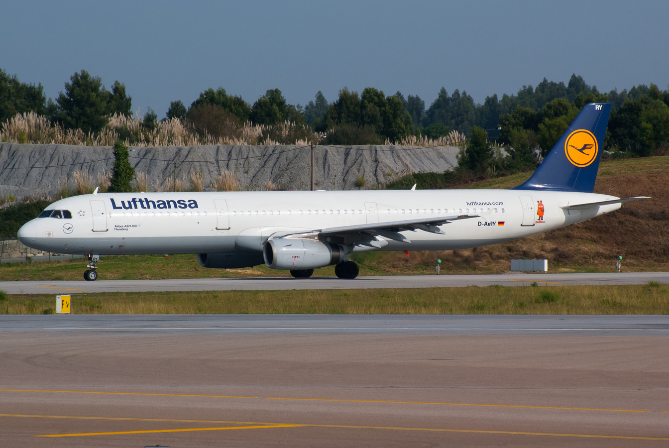 D-AIRY · Airbus A321-131 · (OPO / LPPR)