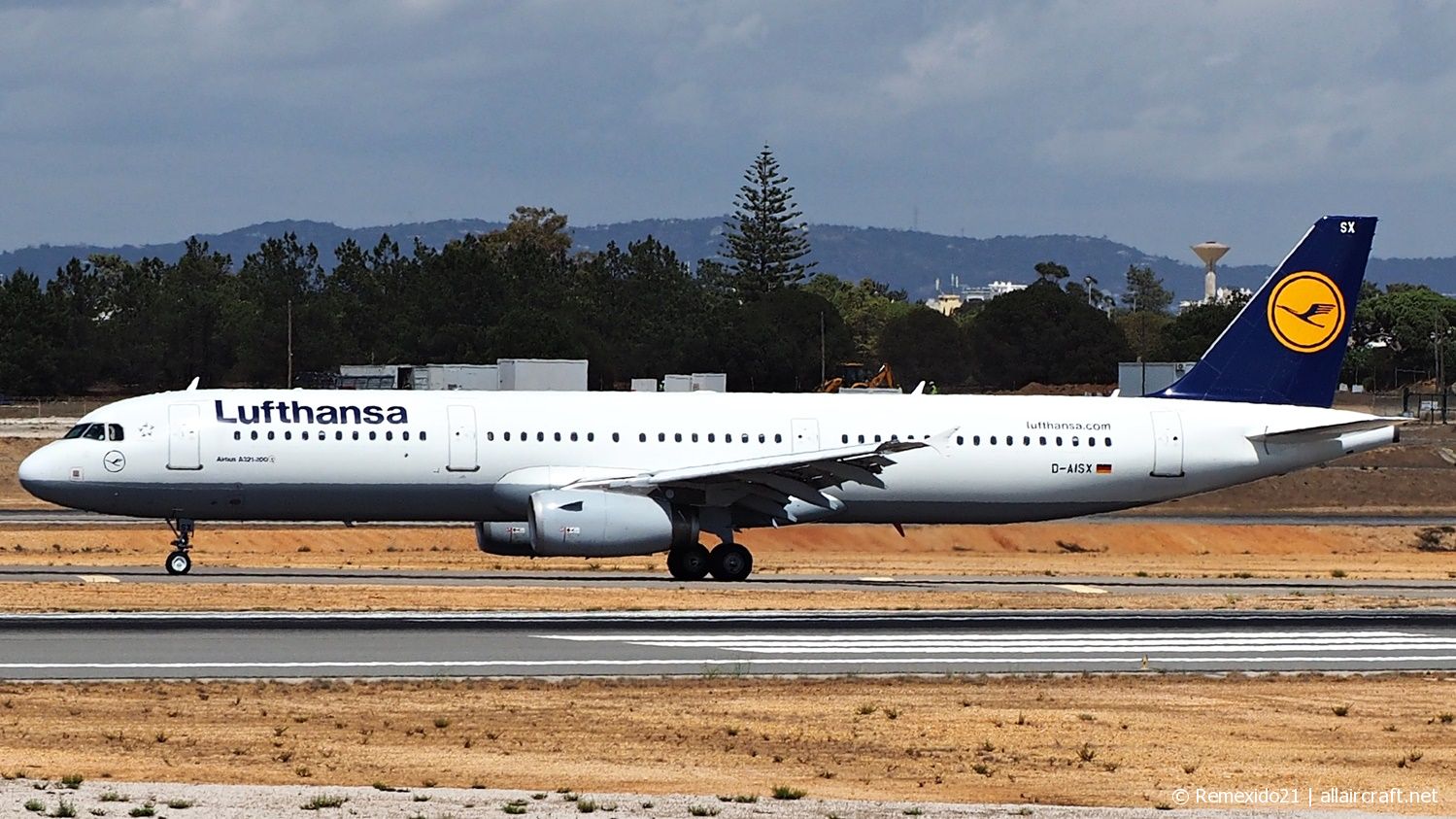 D-AISX · Airbus A321-231 · (FAO / LPFR)