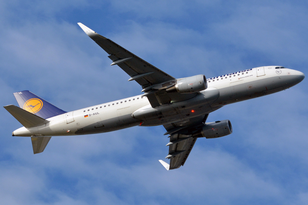 D-AIUL (6521) 2015 Airbus A320-214(WL)