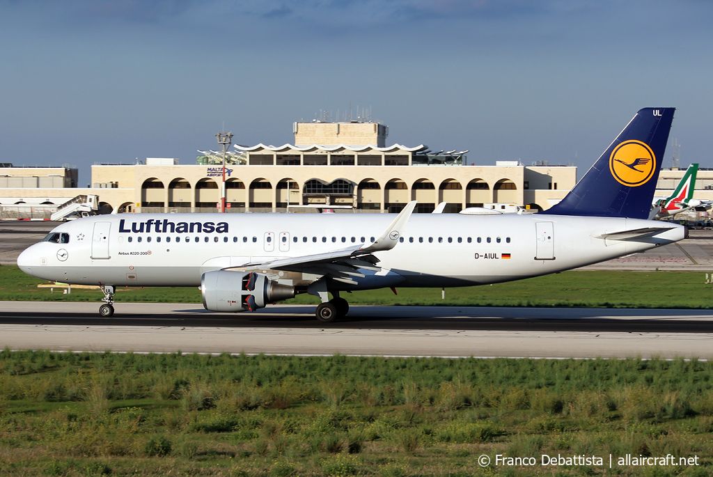 D-AIUL (6521) 2015 Airbus A320-214(WL)