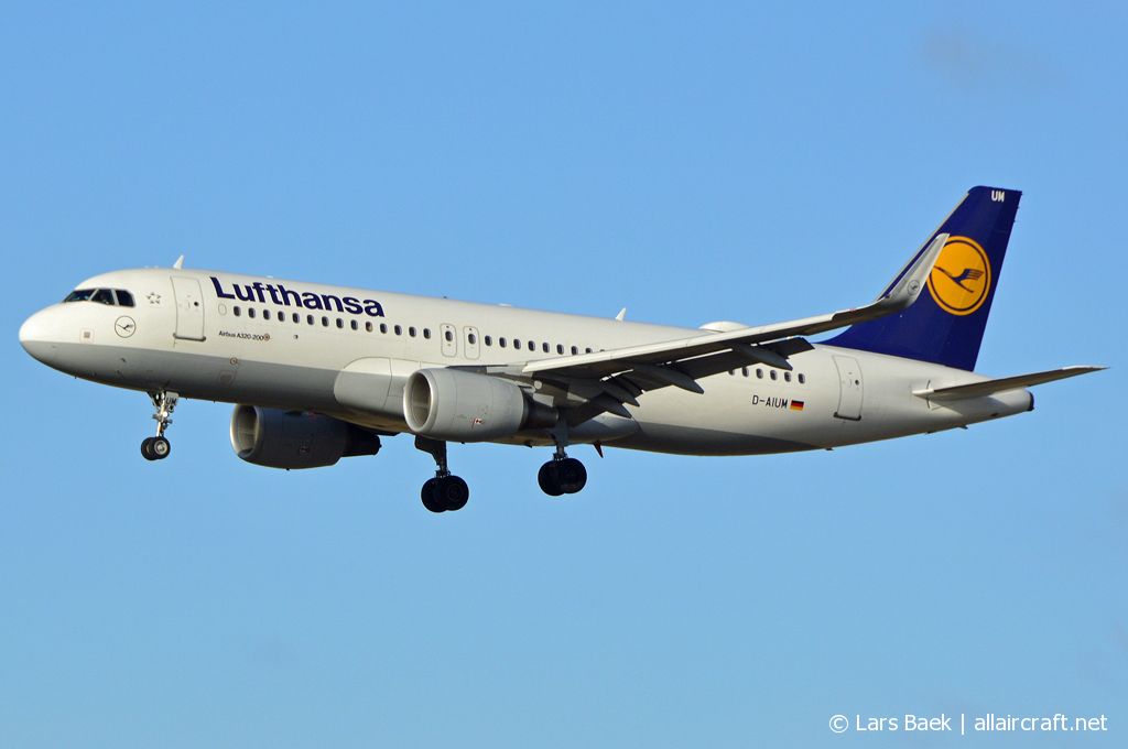 D-AIUM · Airbus A320-214 · (CPH / EKCH)