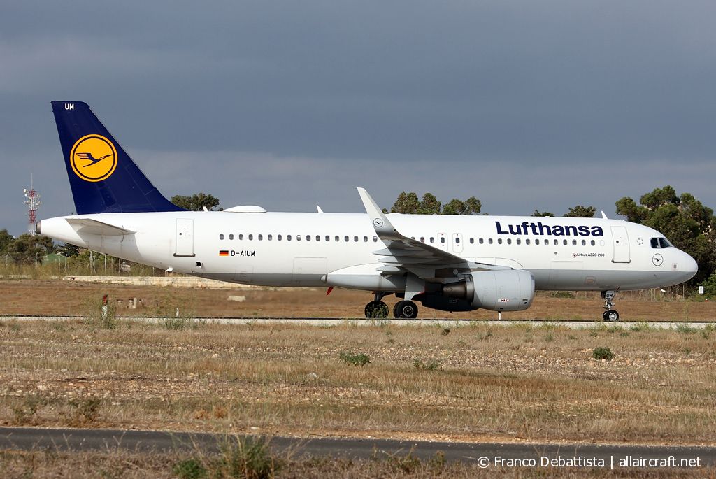 D-AIUM (6577) 2015 Airbus A320-214