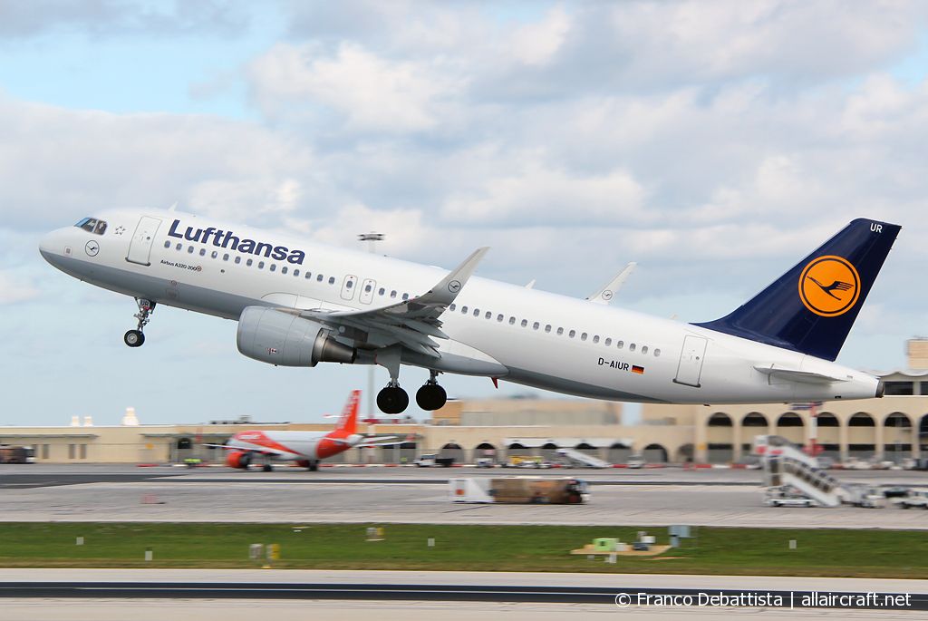 D-AIUR · Airbus A320-214(WL) · (MLA / LMML)