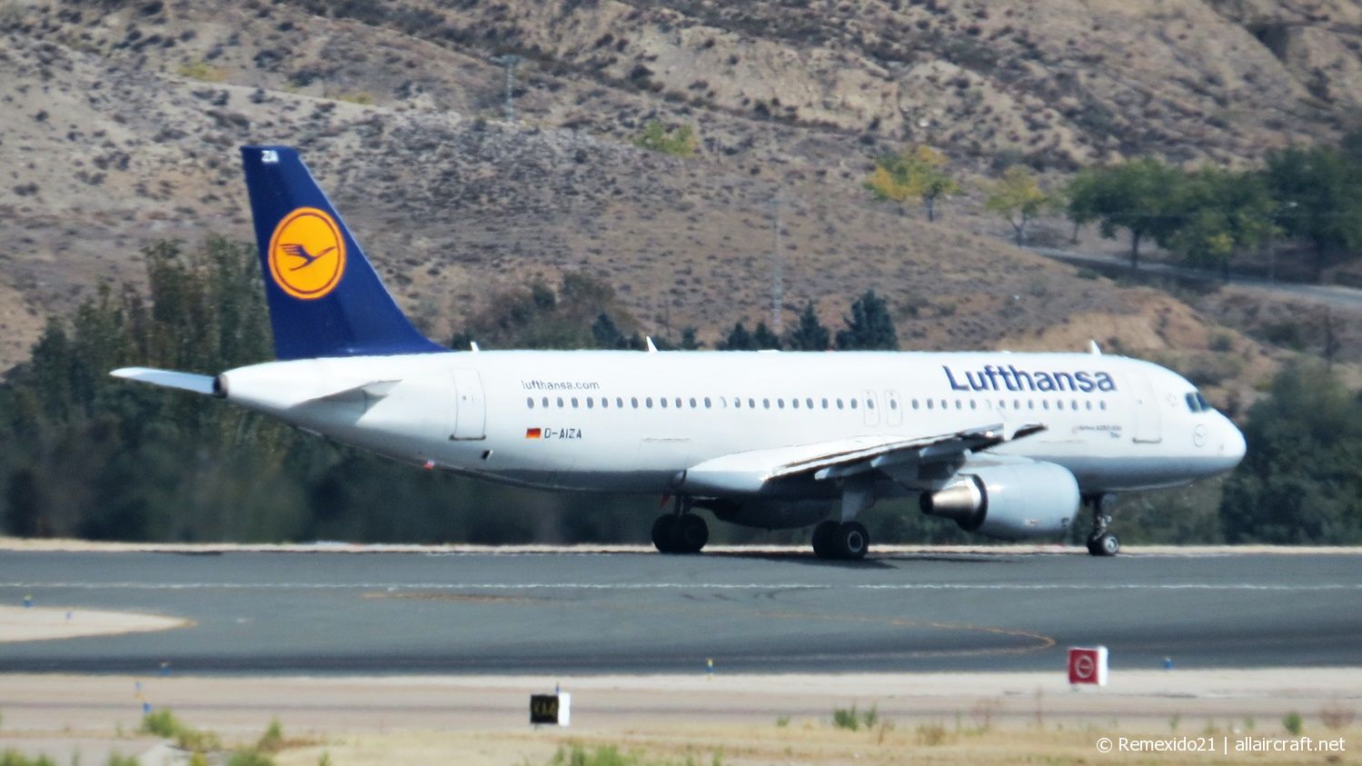 D-AIZA · Airbus A320-214 · (MAD / LEMD)