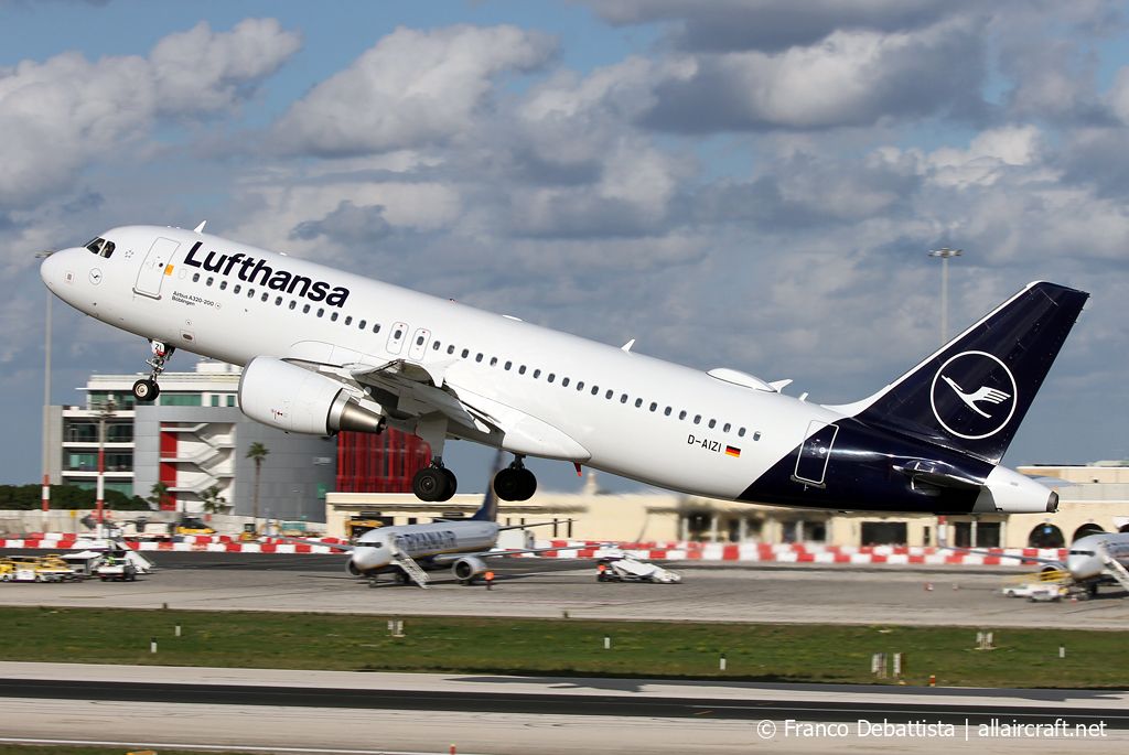 D-AIZI · Airbus A320-214 · (MLA / LMML)