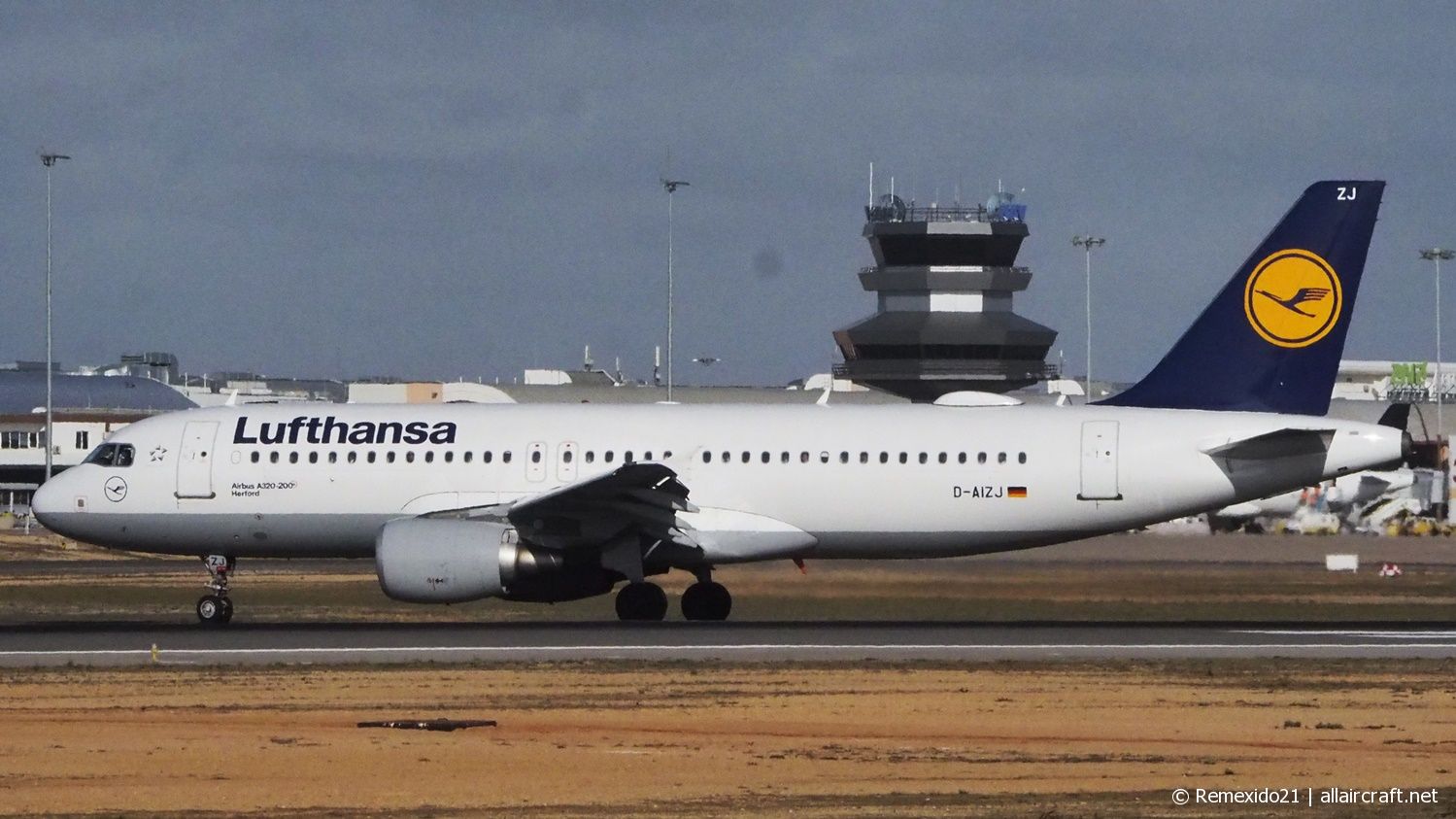 D-AIZJ · Airbus A320-214 · (FAO / LPFR)