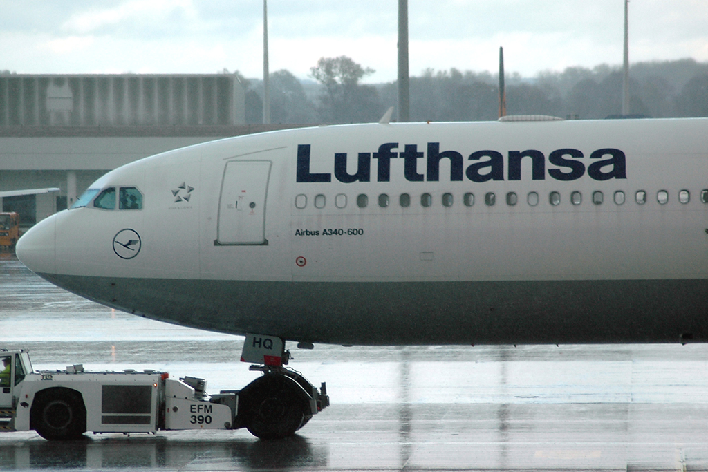 D-AIHQ · Airbus A340-642 · (MUC / EDDM)