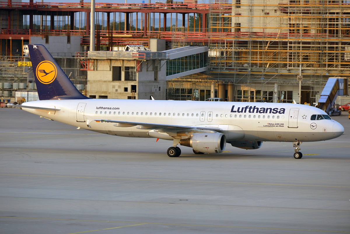 D-AIPL (094) 1989 Airbus A320-211