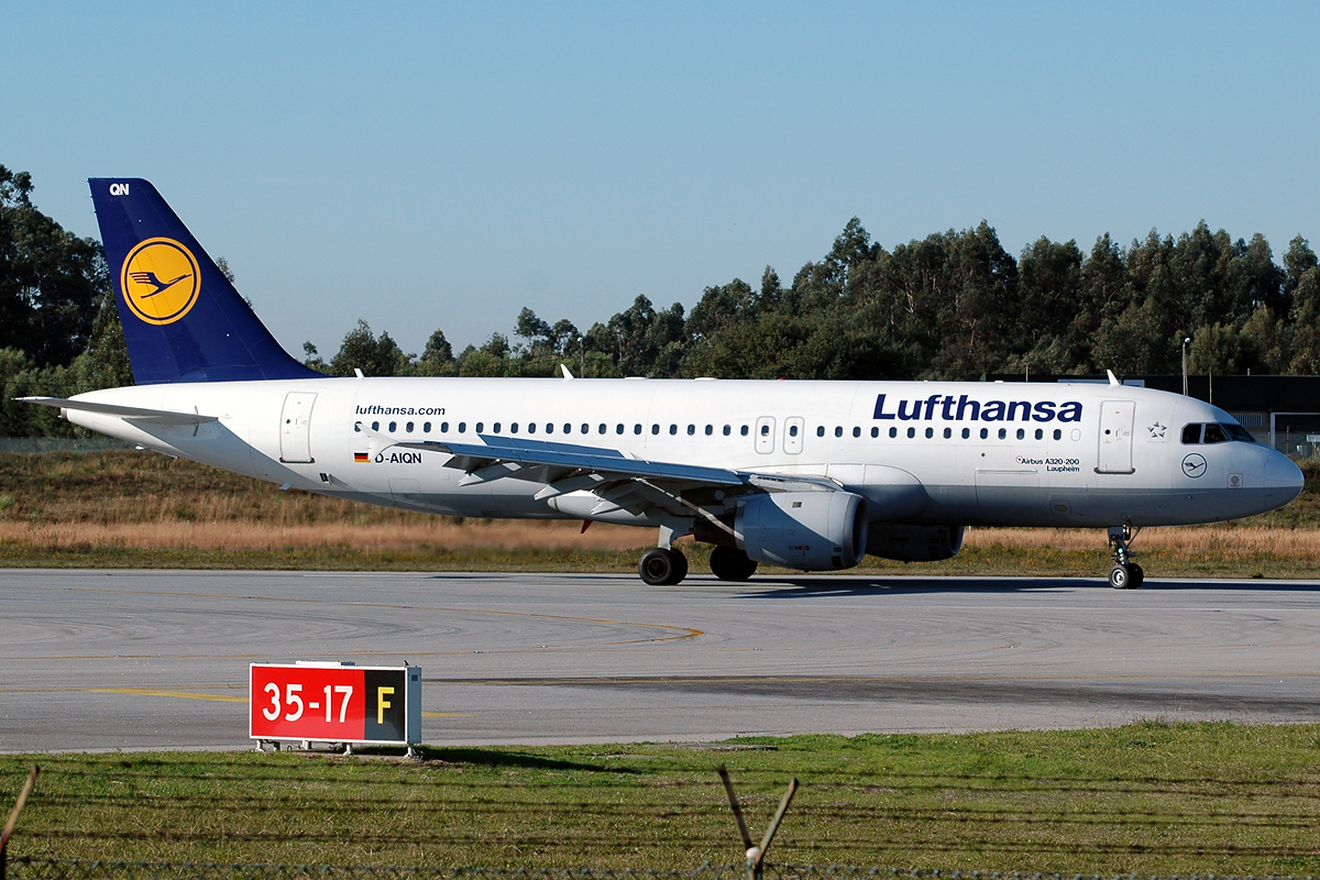 D-AIQN · Airbus A320-211 · (OPO / LPPR)