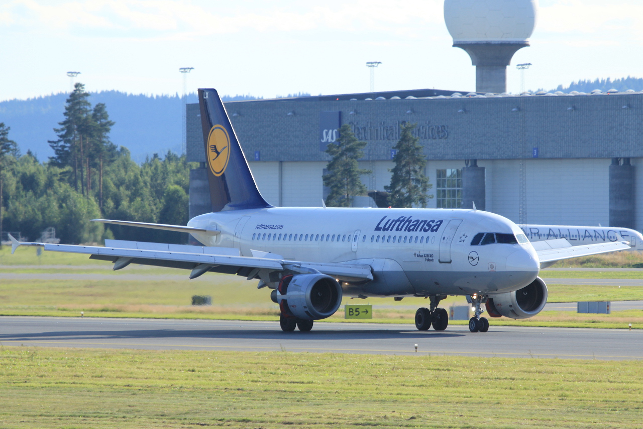 D-AILX · Airbus A319-114 · (OSL / ENGM)