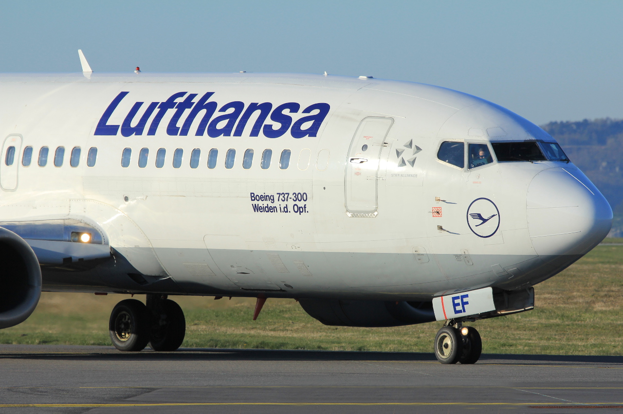 D-ABEF · Boeing 737-330 · (SVG / ENZV)