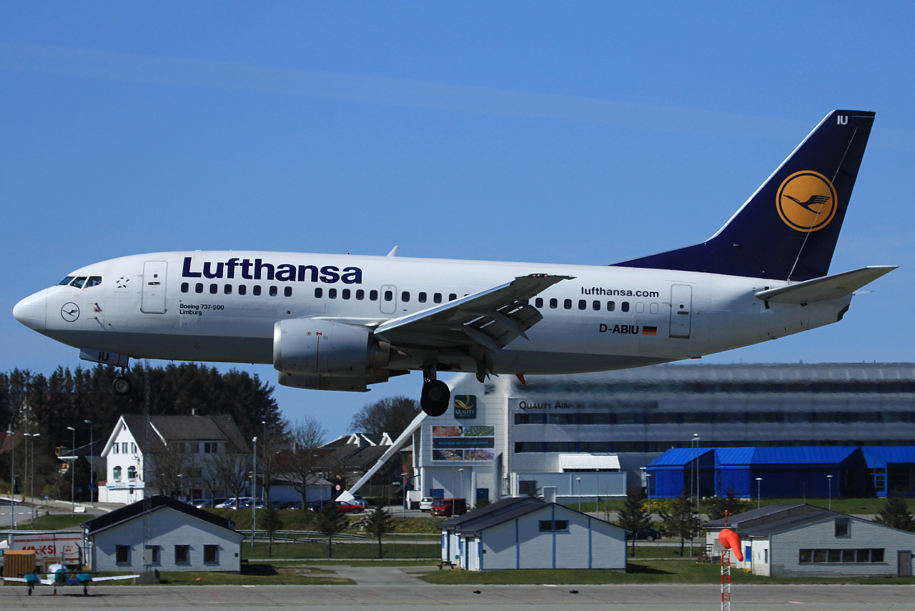 D-ABIU · Boeing 737-530 · (SVG / ENZV)