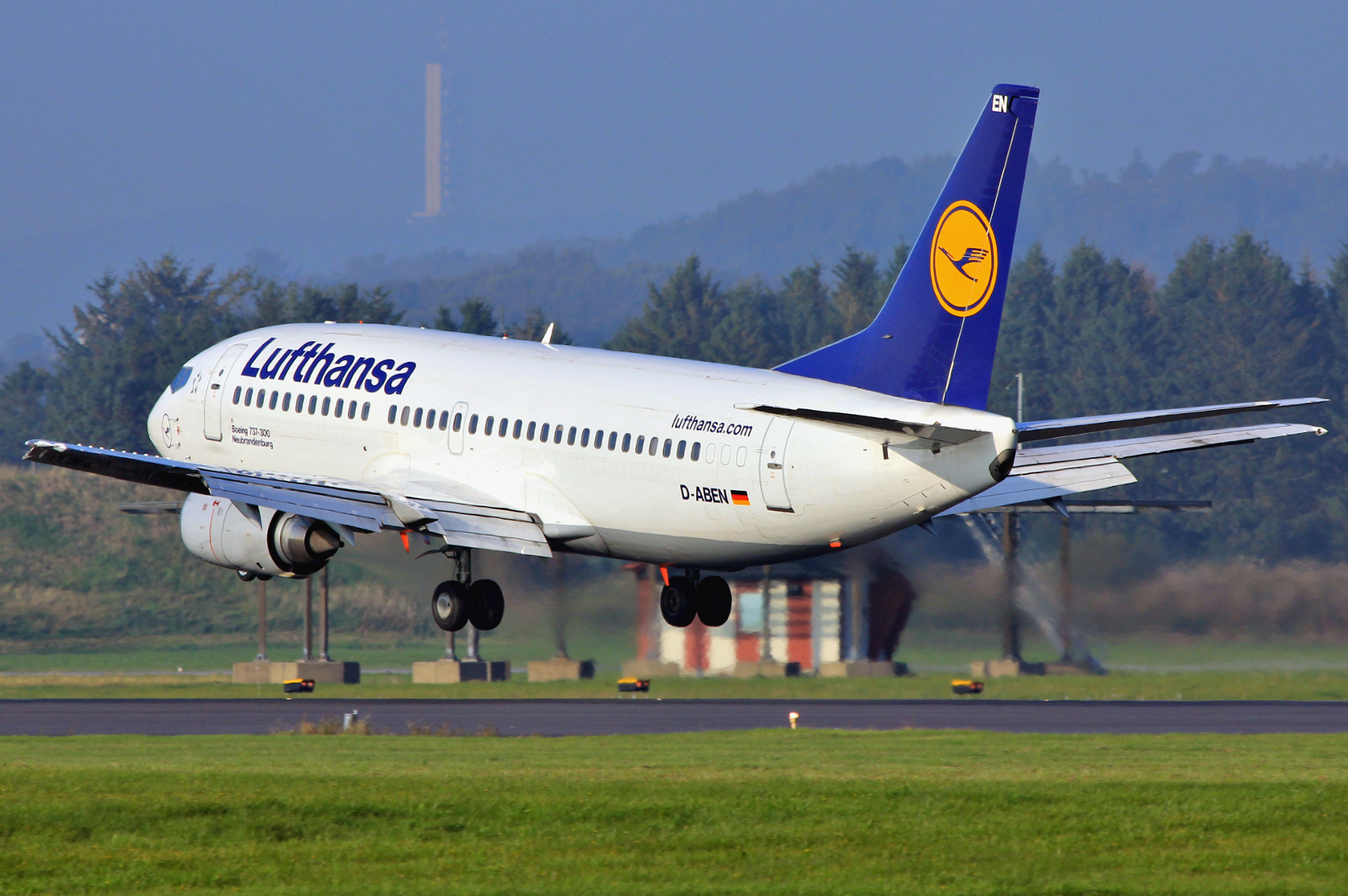 D-ABEN · Boeing 737-330 · (SVG / ENZV)