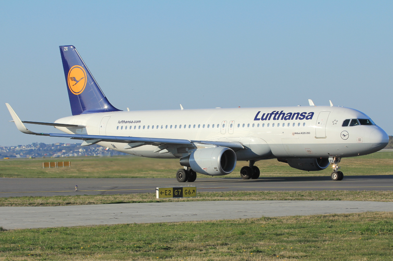 D-AIZX · Airbus A320-214 · (SVG / ENZV)