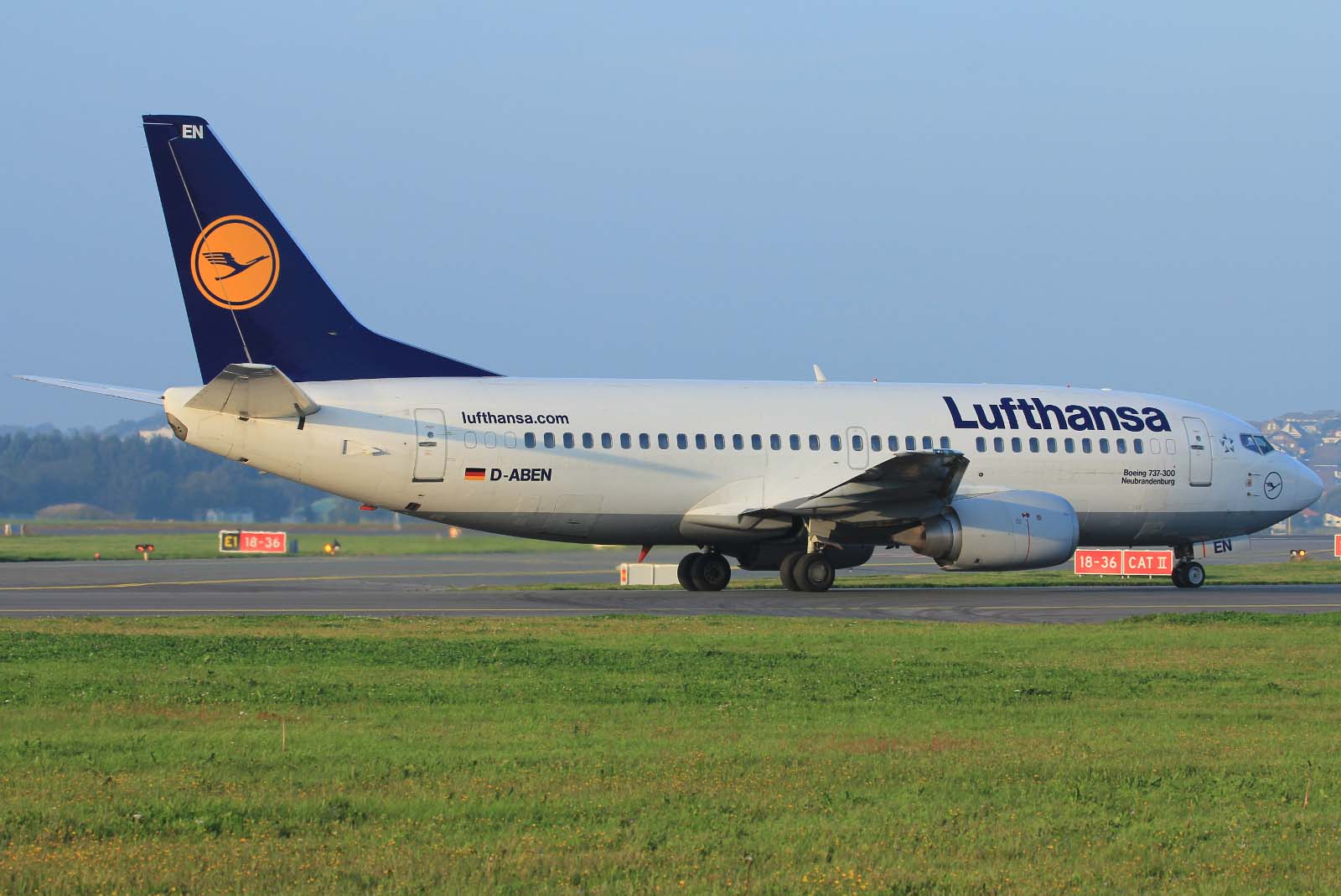 D-ABEN · Boeing 737-330 · (SVG / ENZV)