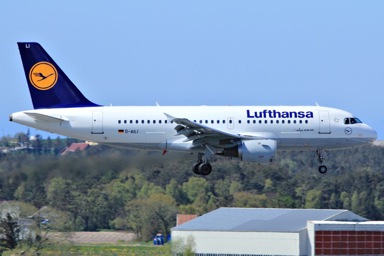 D-AILI · Airbus A319-114 · (SVG / ENZV)