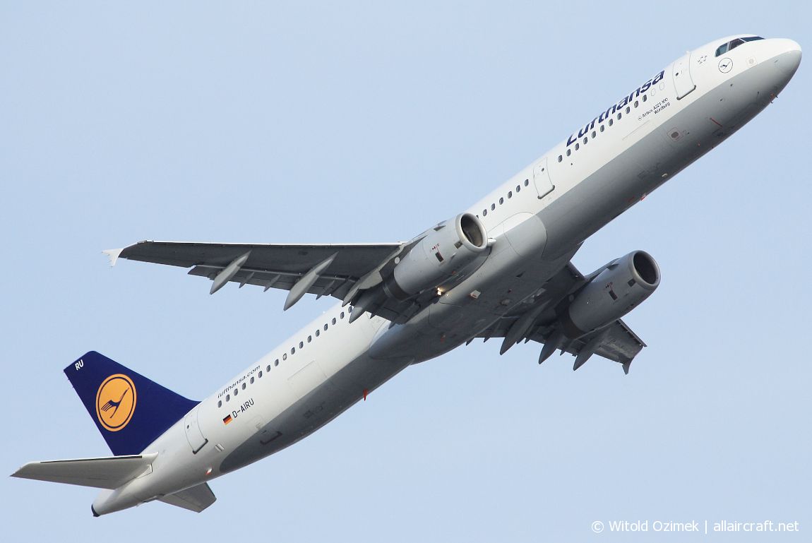 D-AIRU · Airbus A321-131 · (FCO / LIRF)