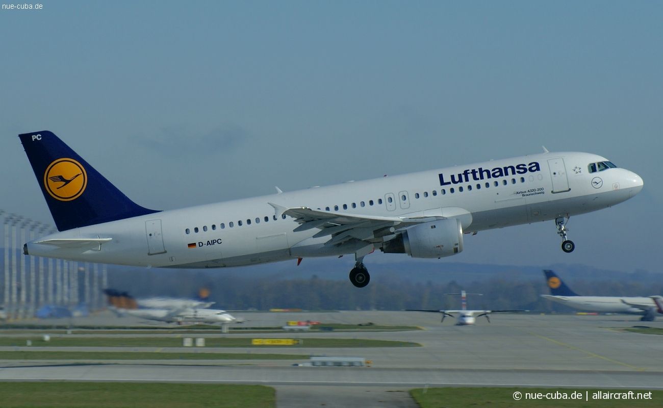 D-AIPC (071) 1989 Airbus A320-211