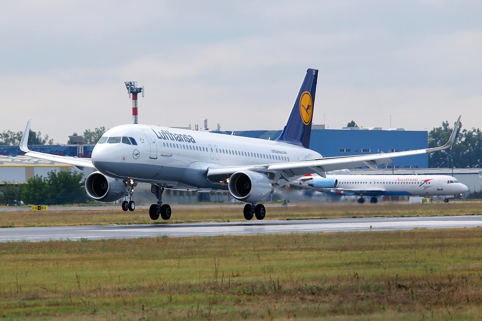 D-AIZX · Airbus A320-214 · (OTP / LROP)