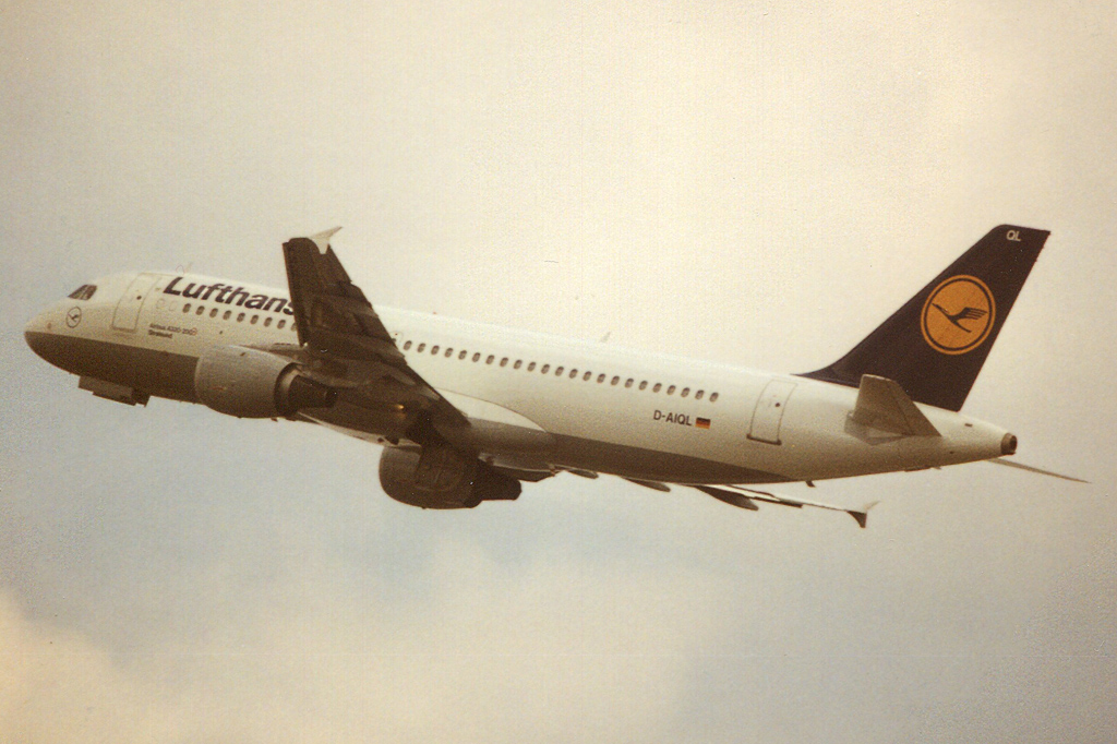 D-AIQL · Airbus A320-211 · (LHR / EGLL)
