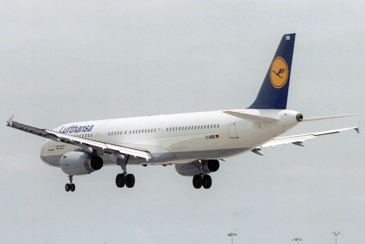 D-AIRB · Airbus A321-131 · (LIS / LPPT)