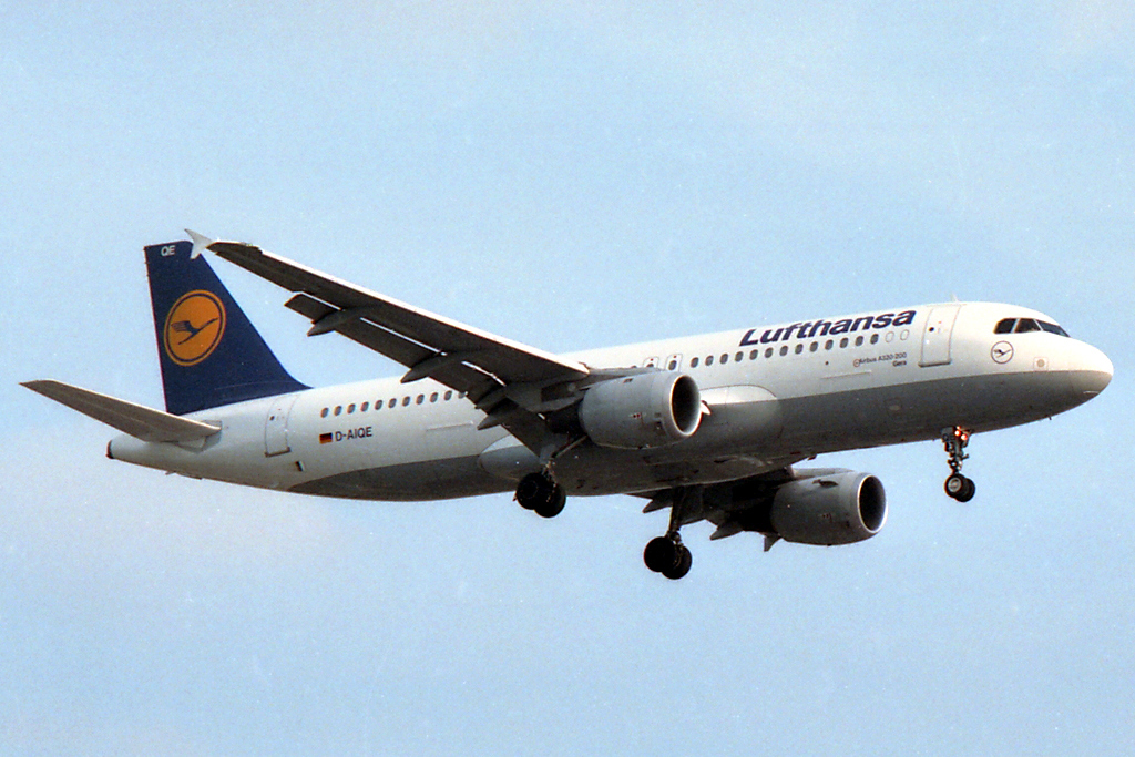 D-AIQE · Airbus A320-211 · (LHR / EGLL)
