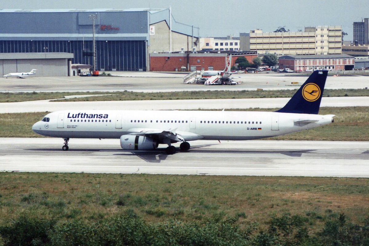 D-AIRB · Airbus A321-131 · (LIS / LPPT)