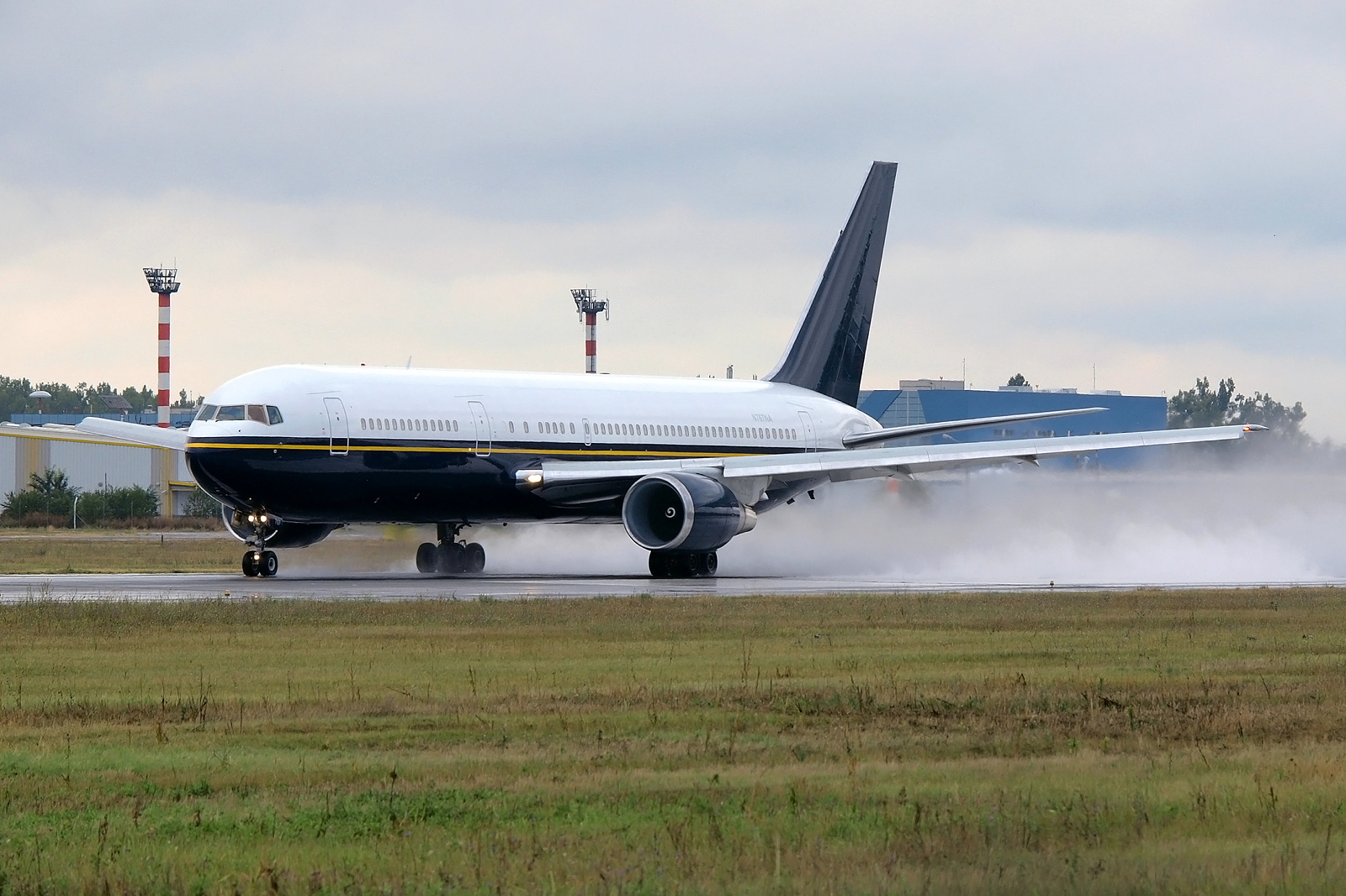 N767NA (27569) 1996 Boeing 767-324ER