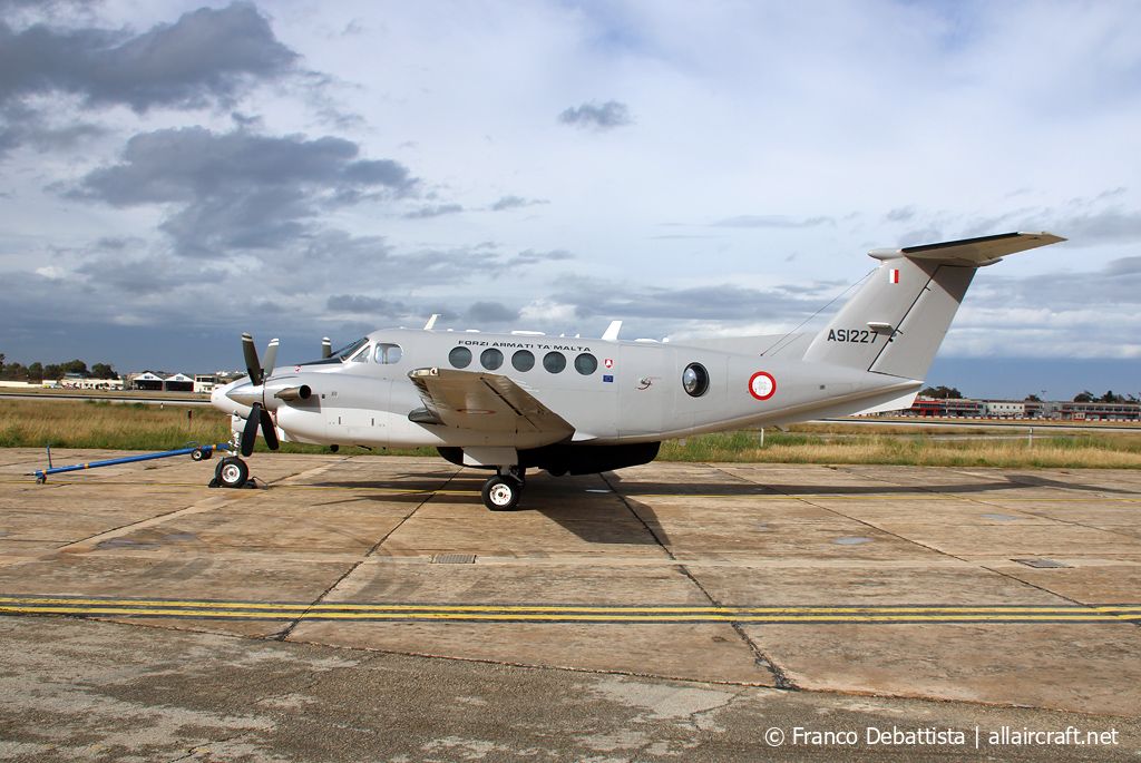 AS1227 · Beechcraft B200 King Air · (MLA / LMML)