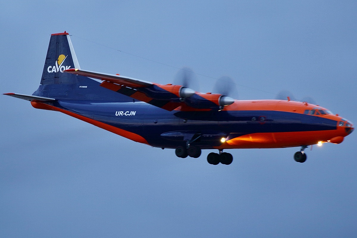 UR-CJN (01348006) 1971 Antonov An-12B