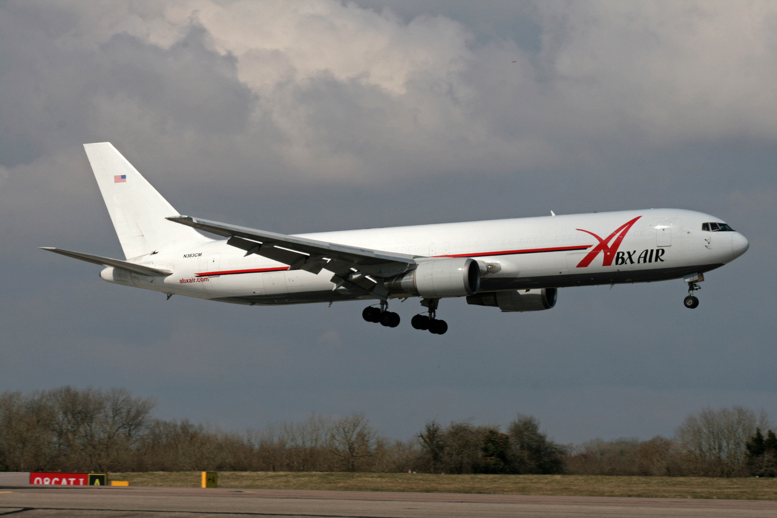N363CM (24853) 1990 Boeing 767-338(ER)(BDSF)