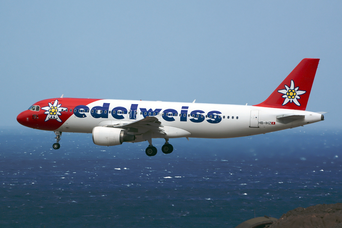 HB-IHZ (1026) 1999 Airbus A320-214