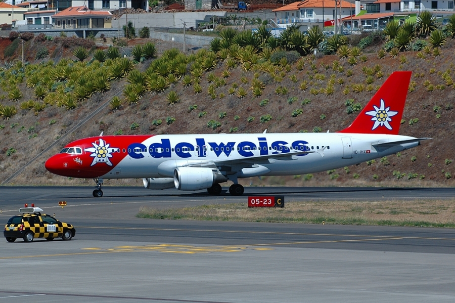 HB-IHX · Airbus A320-214 · (FNC / LPMA)
