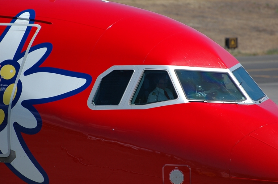 HB-IHX · Airbus A320-214 · (FNC / LPMA)