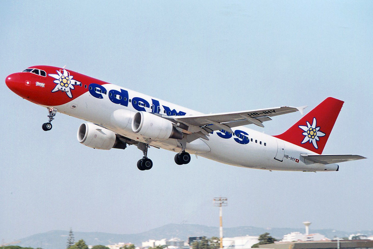 HB-IHY · Airbus A320-214 · (FAO / LPFR)