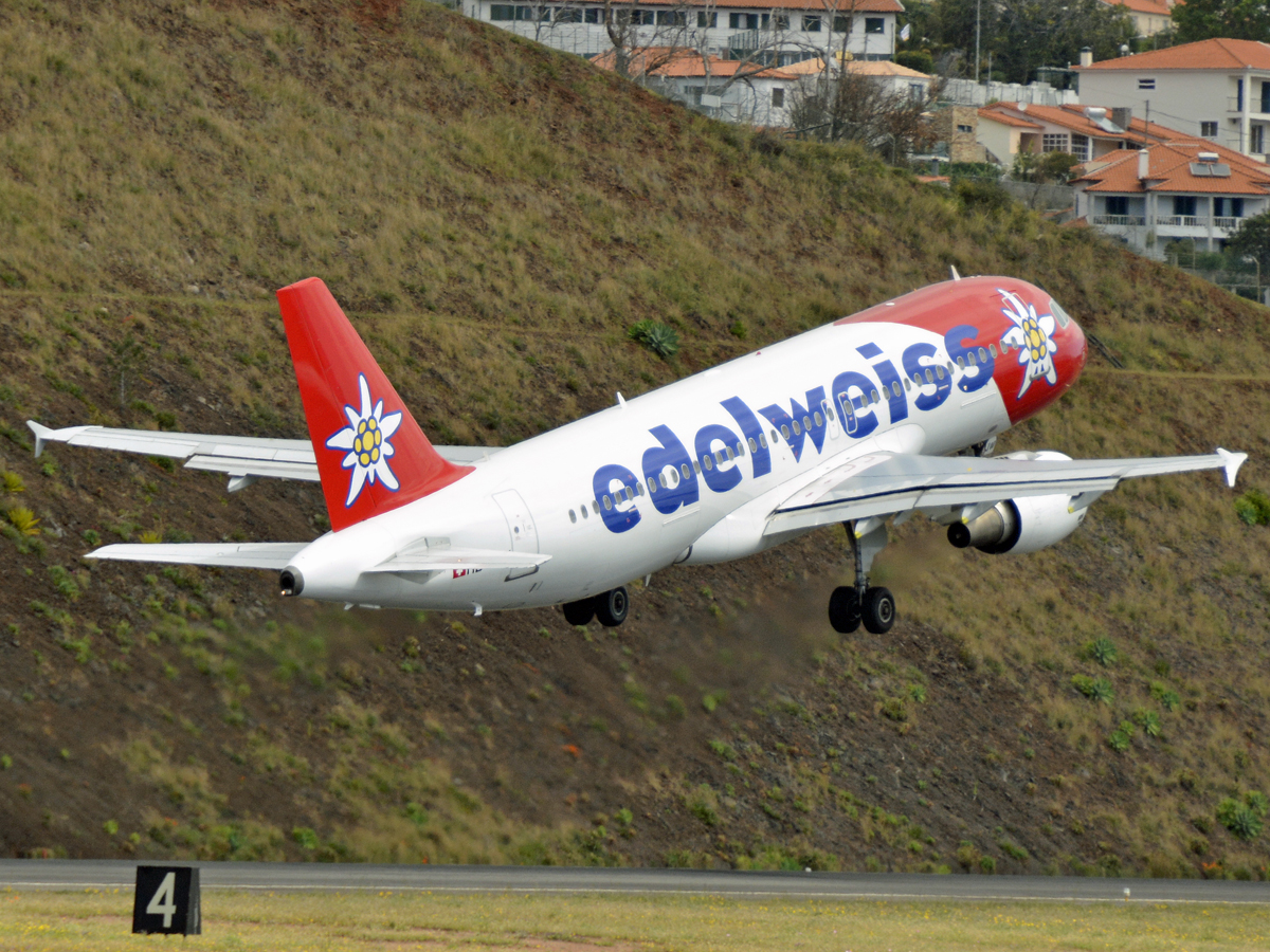 HB-IJW · Airbus A320-214 · (FNC / LPMA)
