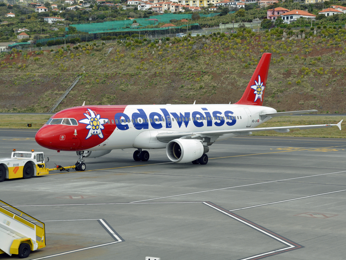 HB-IJW (2134) 2003 Airbus A320-214