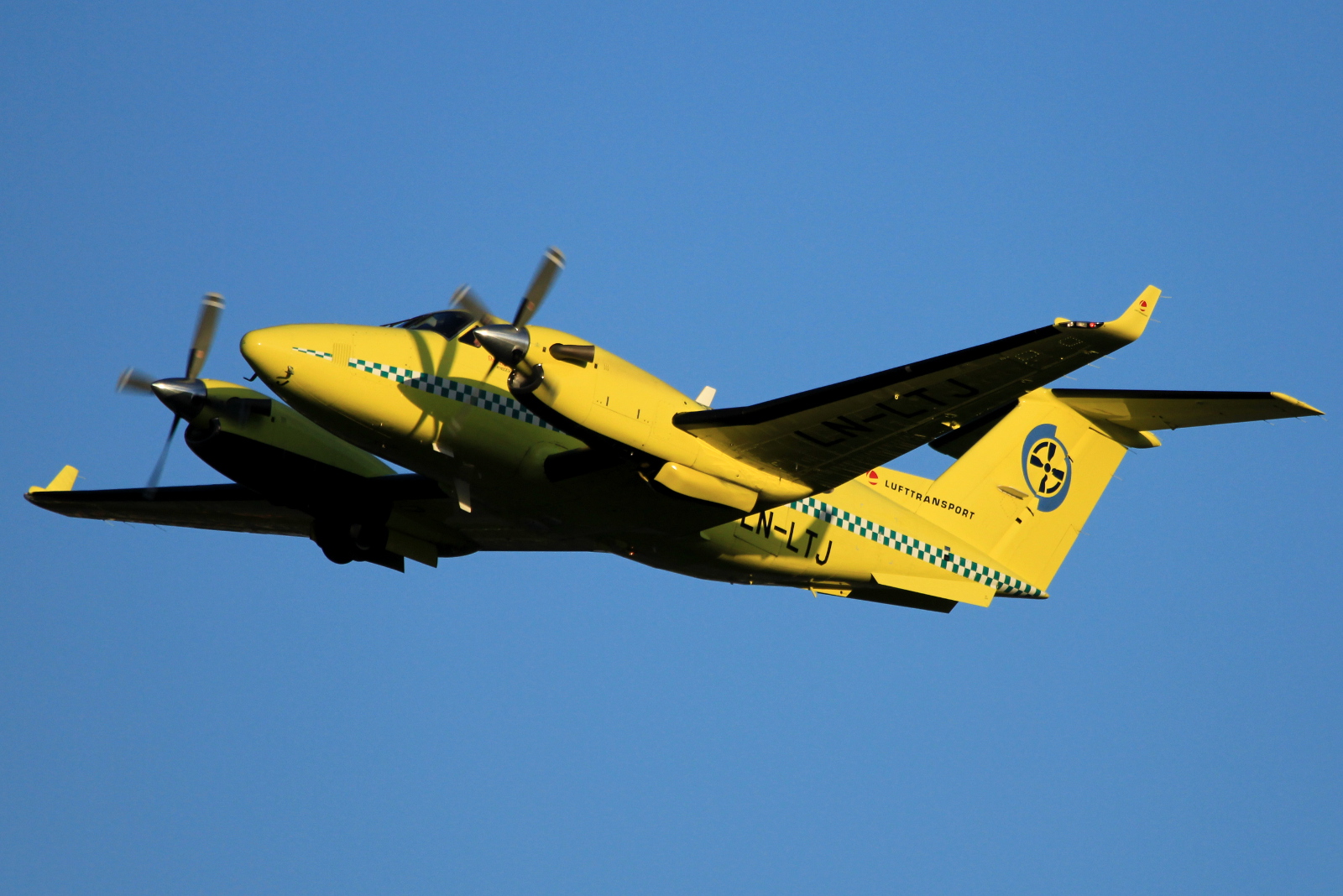 LN-LTJ (BB-2011) 2009 Beechcraft B200