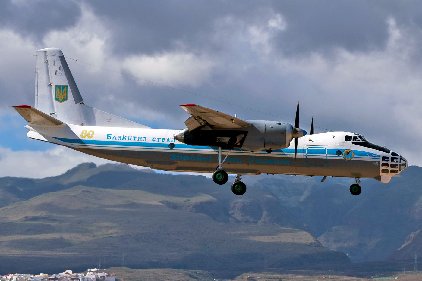 80 · Antonov An-30B · (LPA / GCLP)