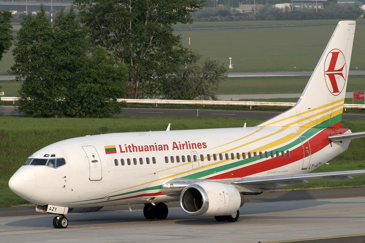 LY-AZY · Boeing 737-548 · (BUD / LHBP)
