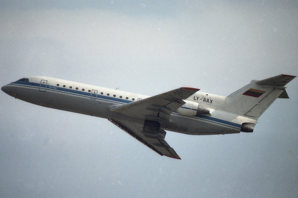 LY-AAX (4520424811431) Yakovlev Yak-42D