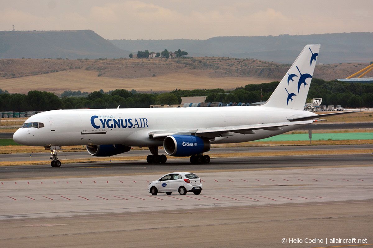 EC-KLD (24121) 1988 Boeing 757-236(PCF)