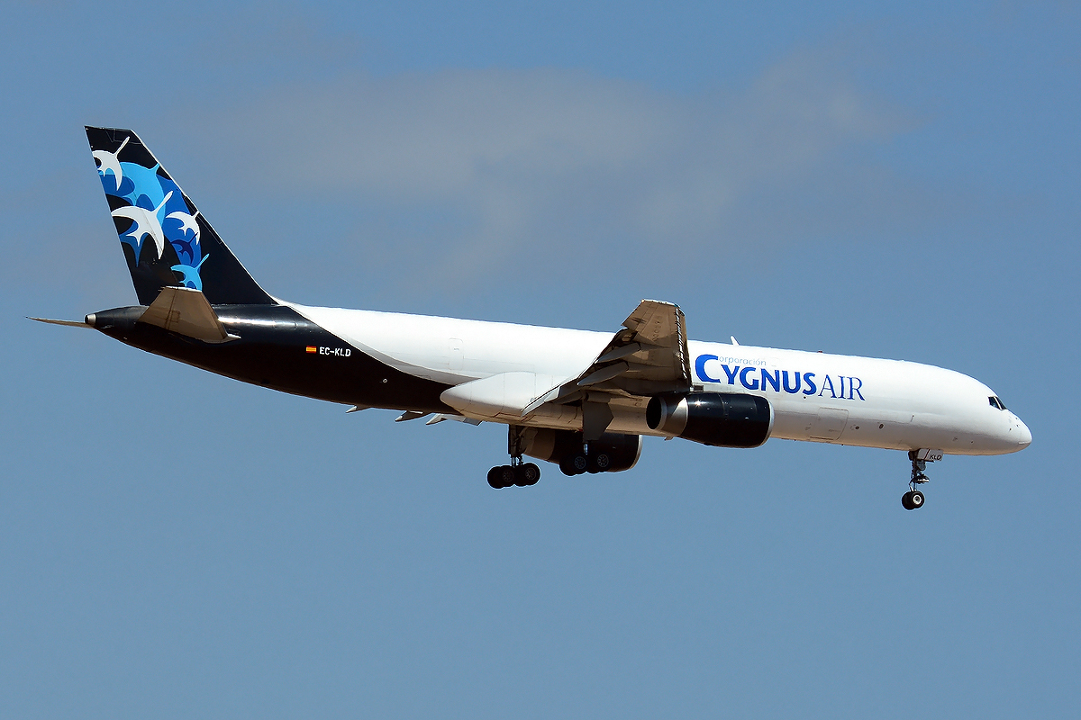 EC-KLD (24121) 1988 Boeing 757-236(PCF)