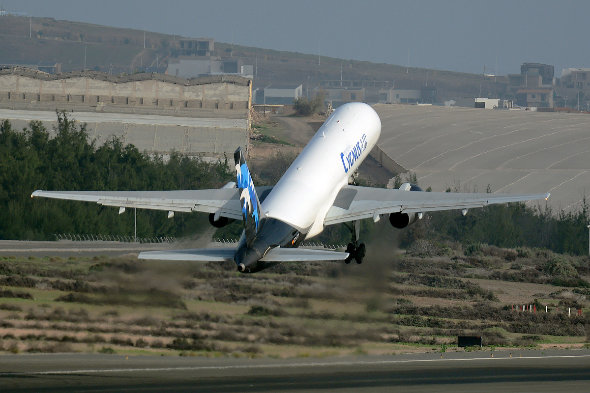EC-FTR (26239) 1993 Boeing 757-256(PCF)