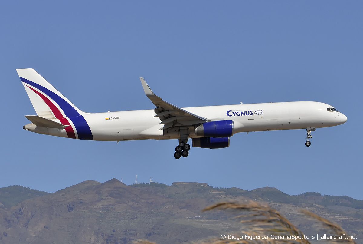EC-NHF (24613) 1991 Boeing 757-223 PCF WL