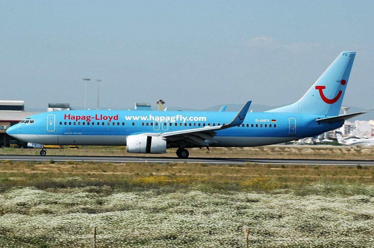 D-AHFX (30416) 2001 Boeing 737-8K5(WL)