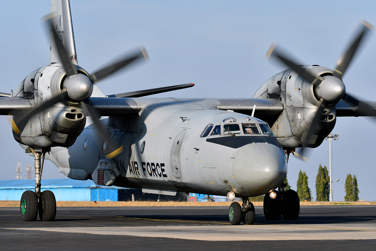 K2760 (12-06) 1987 Antonov An-32