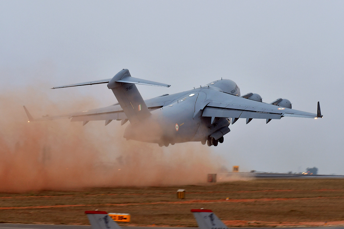 CB-8007 · Boeing C-17A Globemaster III · (VOYK)