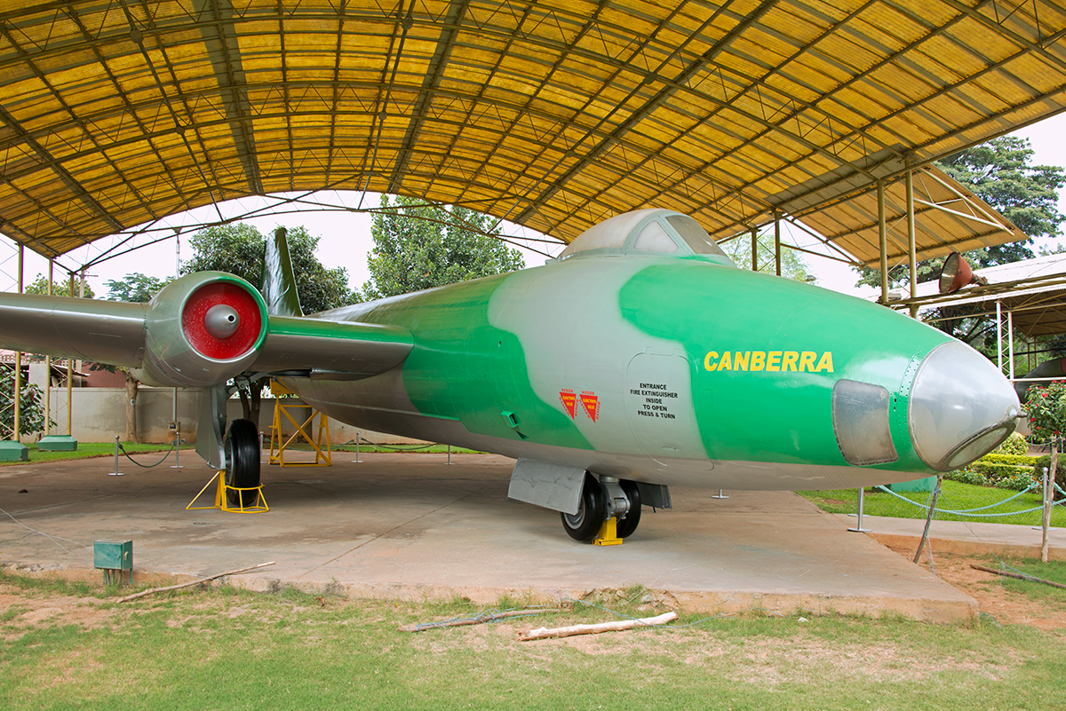 BF597 (EEP-005) English Electric Canberra B(I)58