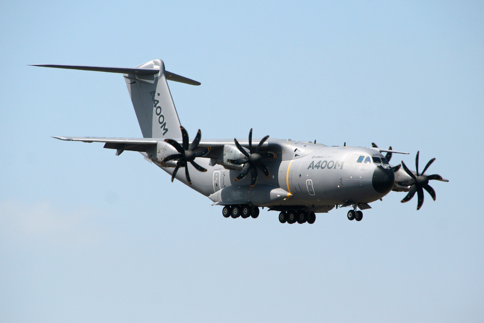 F-WWMZ · Airbus A400M-180 · (FFD / EGVA)